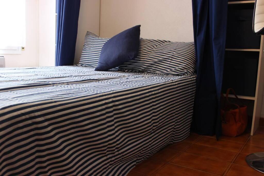Luxury 4 Bed Apartment On Coastal Footpath At Cap Ras Llança Kültér fotó