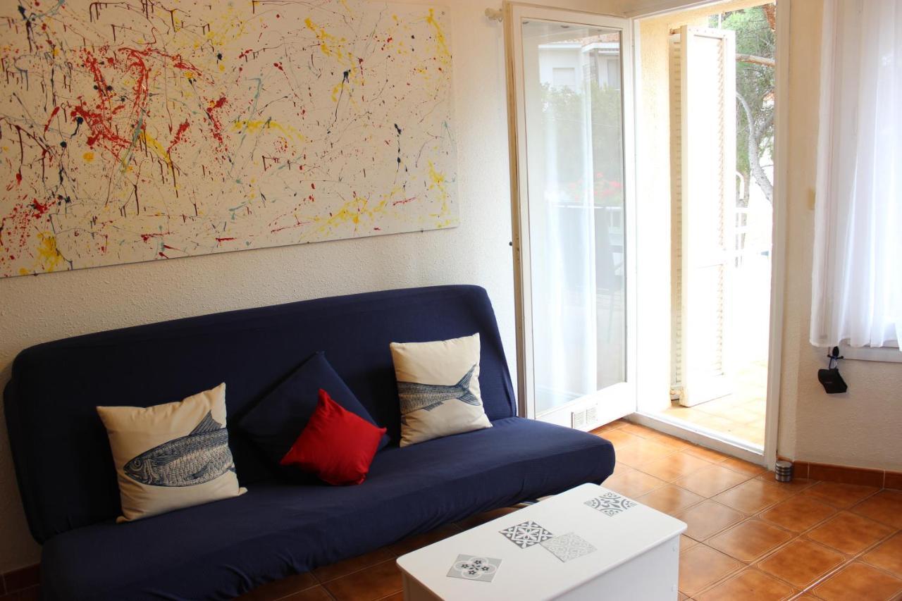 Luxury 4 Bed Apartment On Coastal Footpath At Cap Ras Llança Kültér fotó