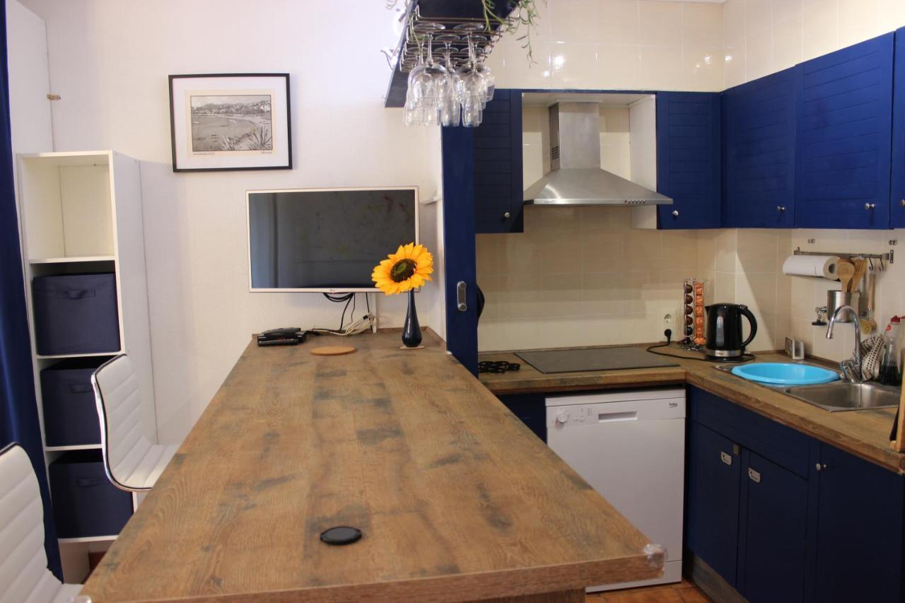 Luxury 4 Bed Apartment On Coastal Footpath At Cap Ras Llança Kültér fotó