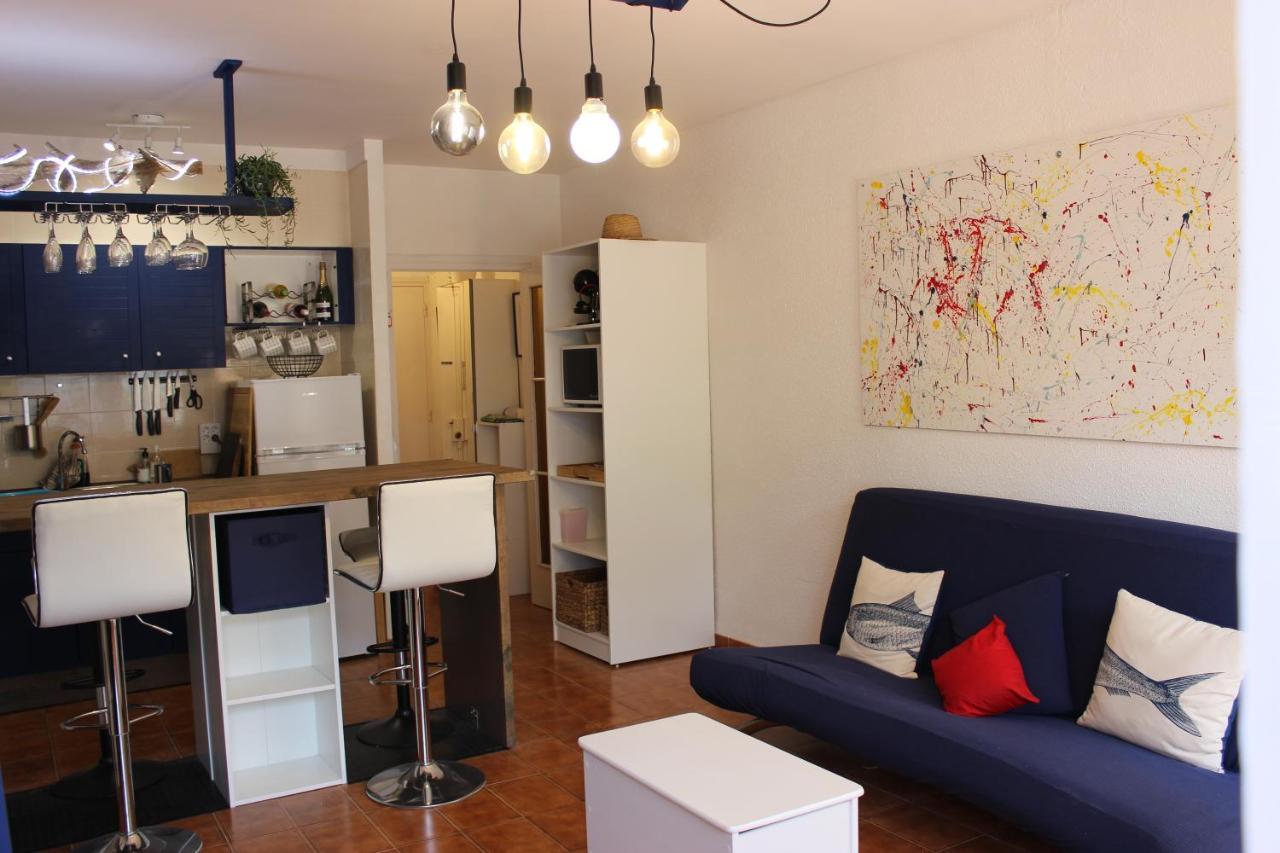 Luxury 4 Bed Apartment On Coastal Footpath At Cap Ras Llança Kültér fotó
